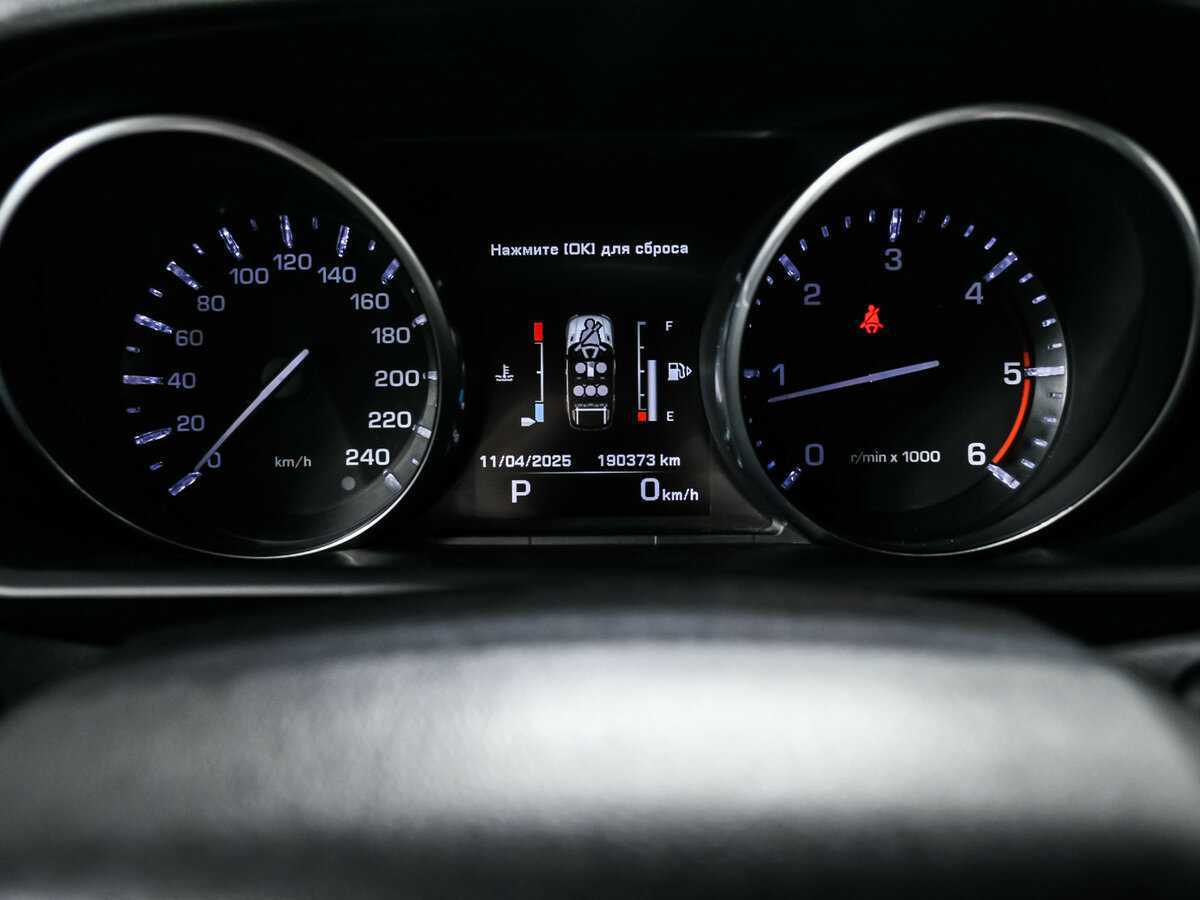 Land Rover Range Rover Sport с пробегом — 2014 год. Фото: #9