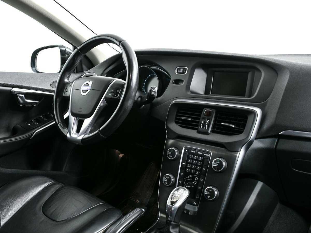 Volvo V40 Cross Country с пробегом — 2013 год. Фото: #8