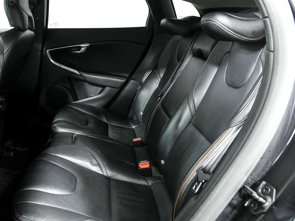 Volvo V40 Cross Country с пробегом — 2013 год. Фото: #11