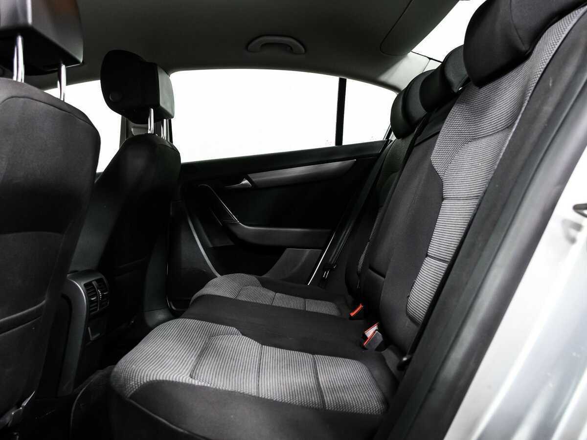 Volkswagen Passat с пробегом — 2011 год. Фото: #12