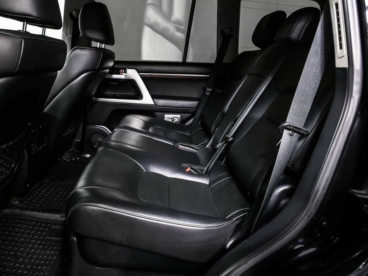 Toyota Land Cruiser с пробегом — 2017 год. Фото: #13