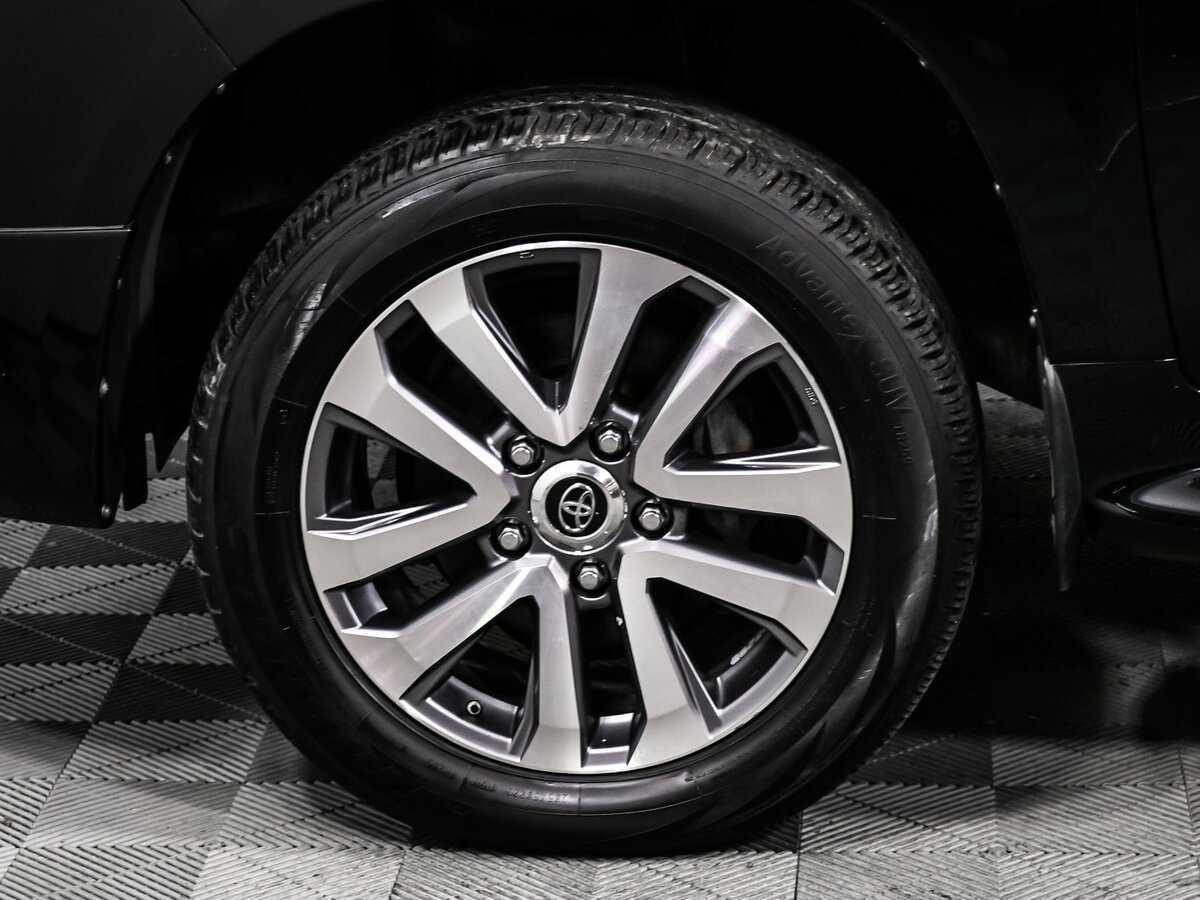 Toyota Land Cruiser с пробегом — 2017 год. Фото: #18