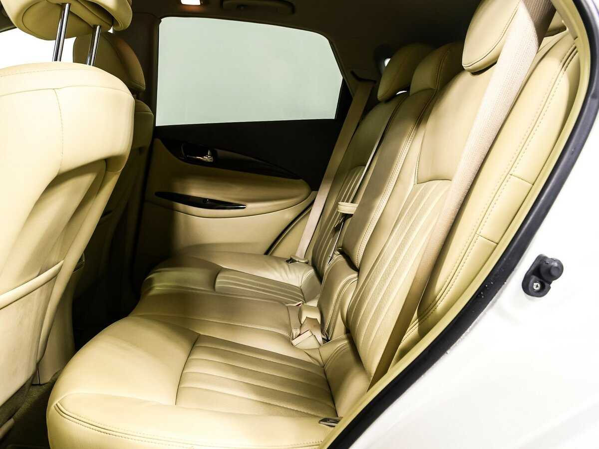 Infiniti EX с пробегом — 2008 год. Фото: #11