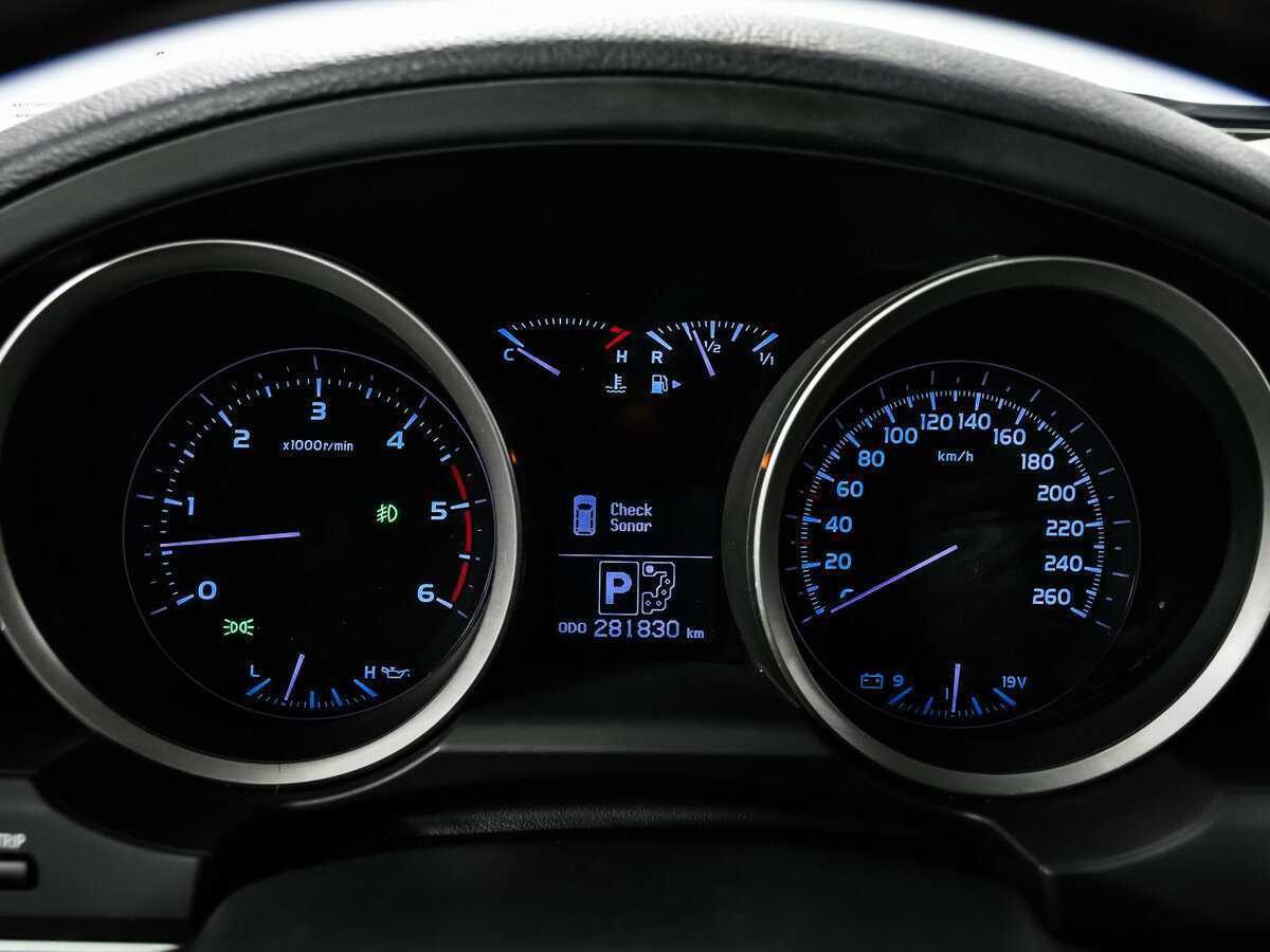 Toyota Land Cruiser с пробегом — 2011 год. Фото: #9