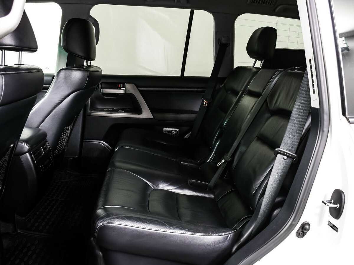 Toyota Land Cruiser с пробегом — 2011 год. Фото: #12