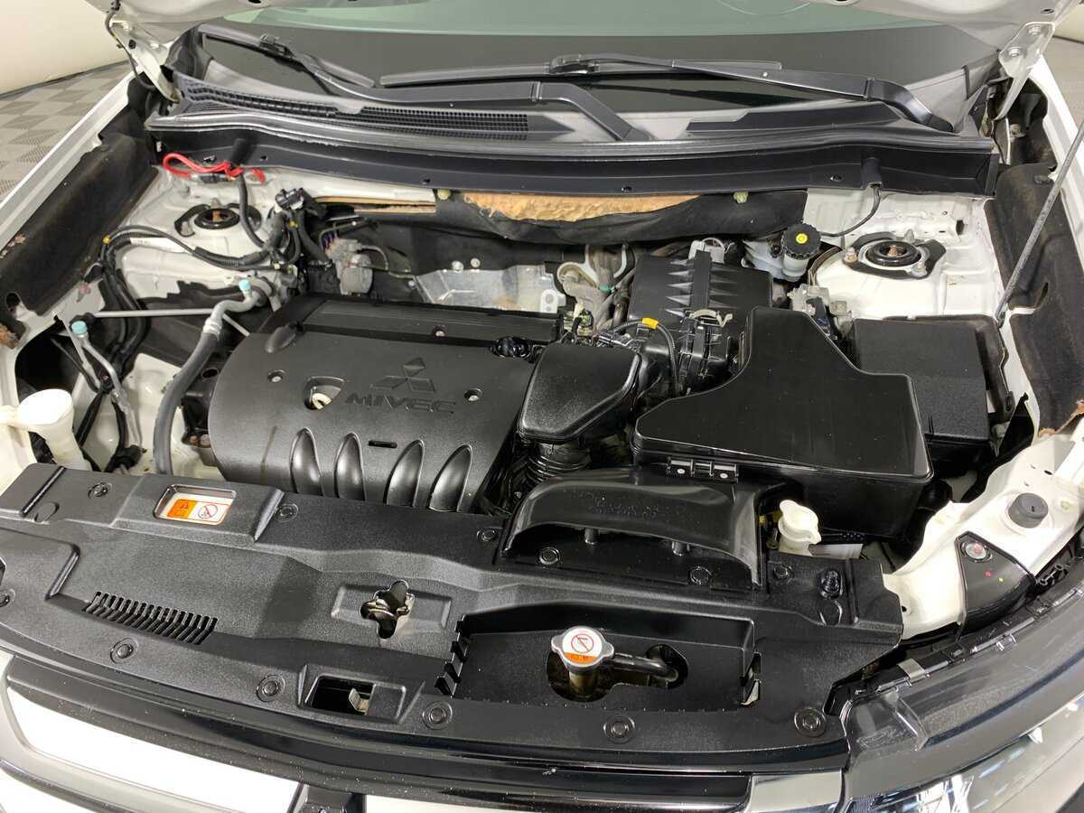 Mitsubishi Outlander с пробегом — 2016 год. Фото: #10