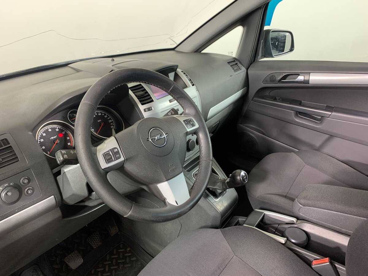 Opel Zafira с пробегом — 2010 год. Фото: #11