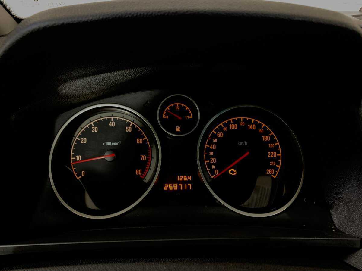 Opel Zafira с пробегом — 2010 год. Фото: #14