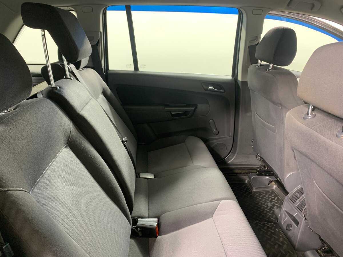 Opel Zafira с пробегом — 2010 год. Фото: #17