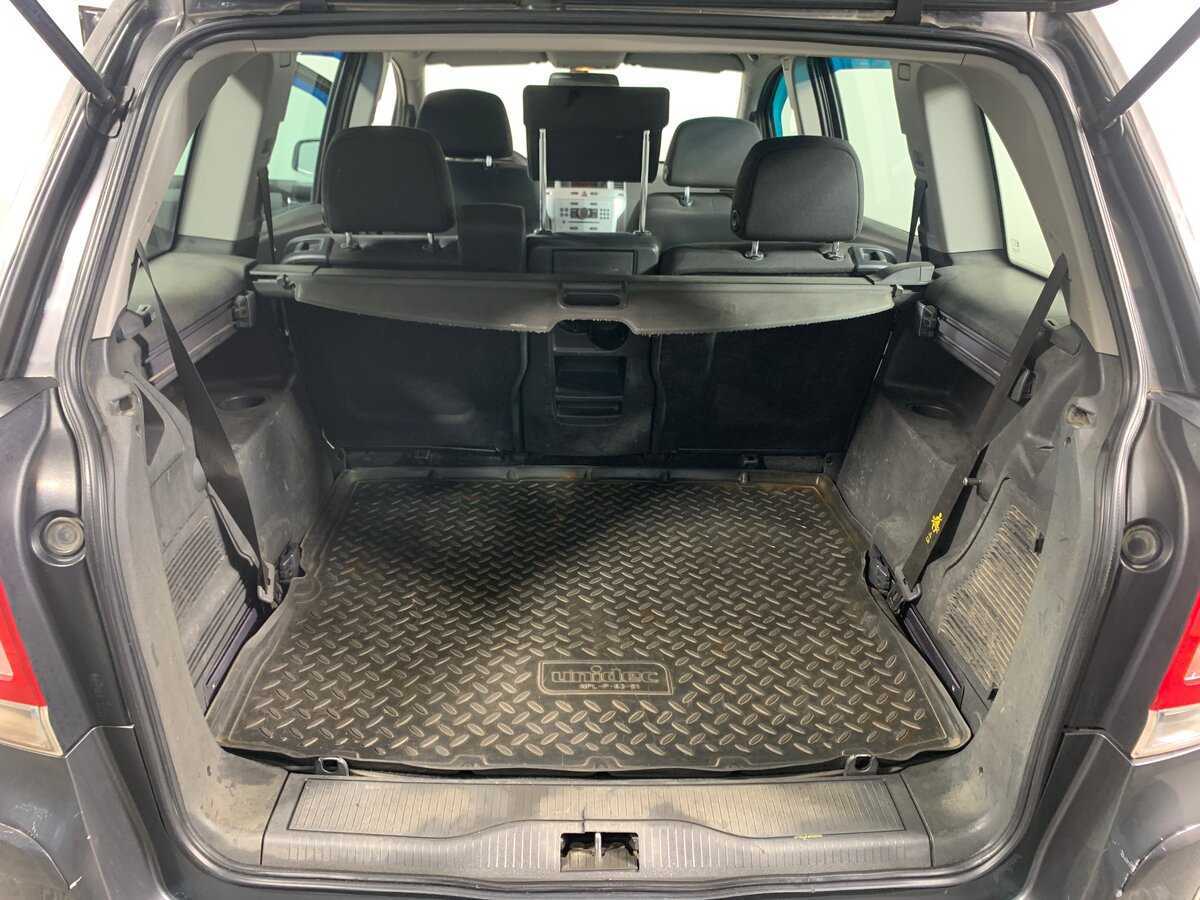 Opel Zafira с пробегом — 2010 год. Фото: #18