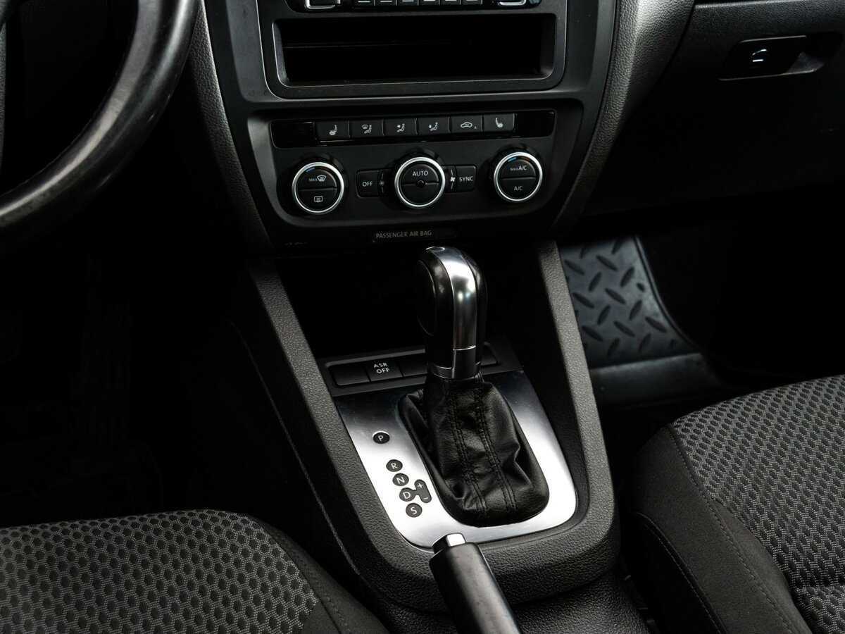 Volkswagen Jetta с пробегом — 2012 год. Фото: #11