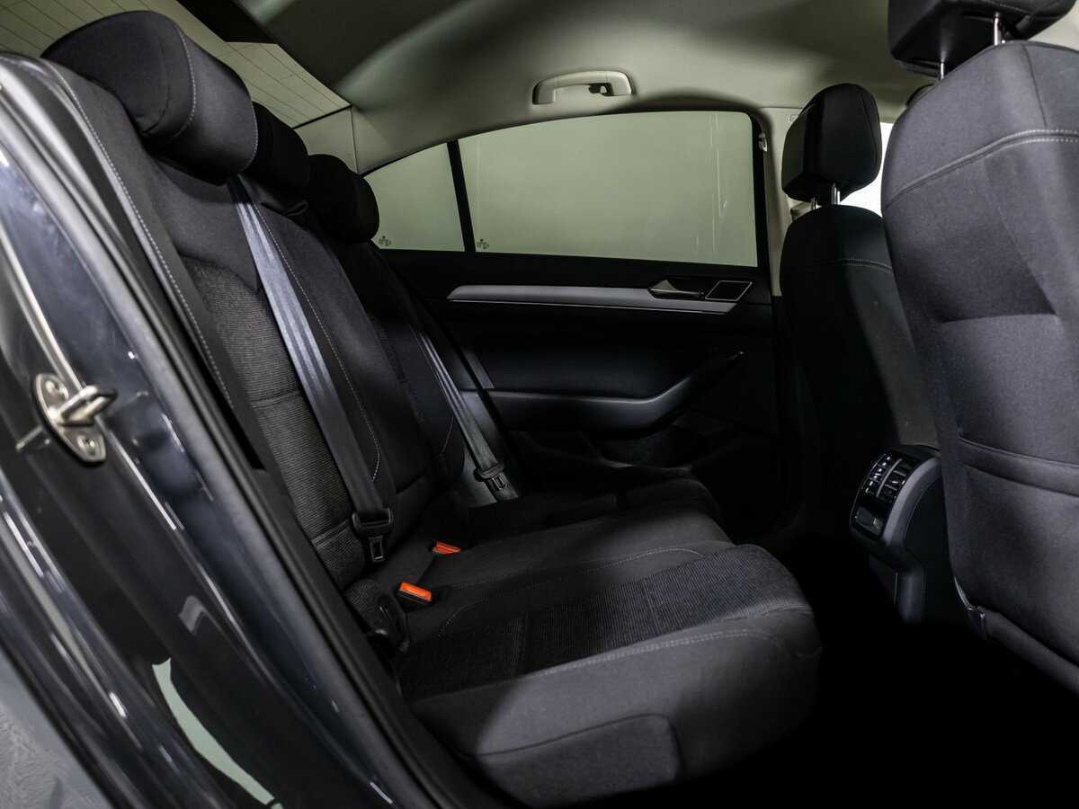 Volkswagen Passat с пробегом — 2018 год. Фото: #8