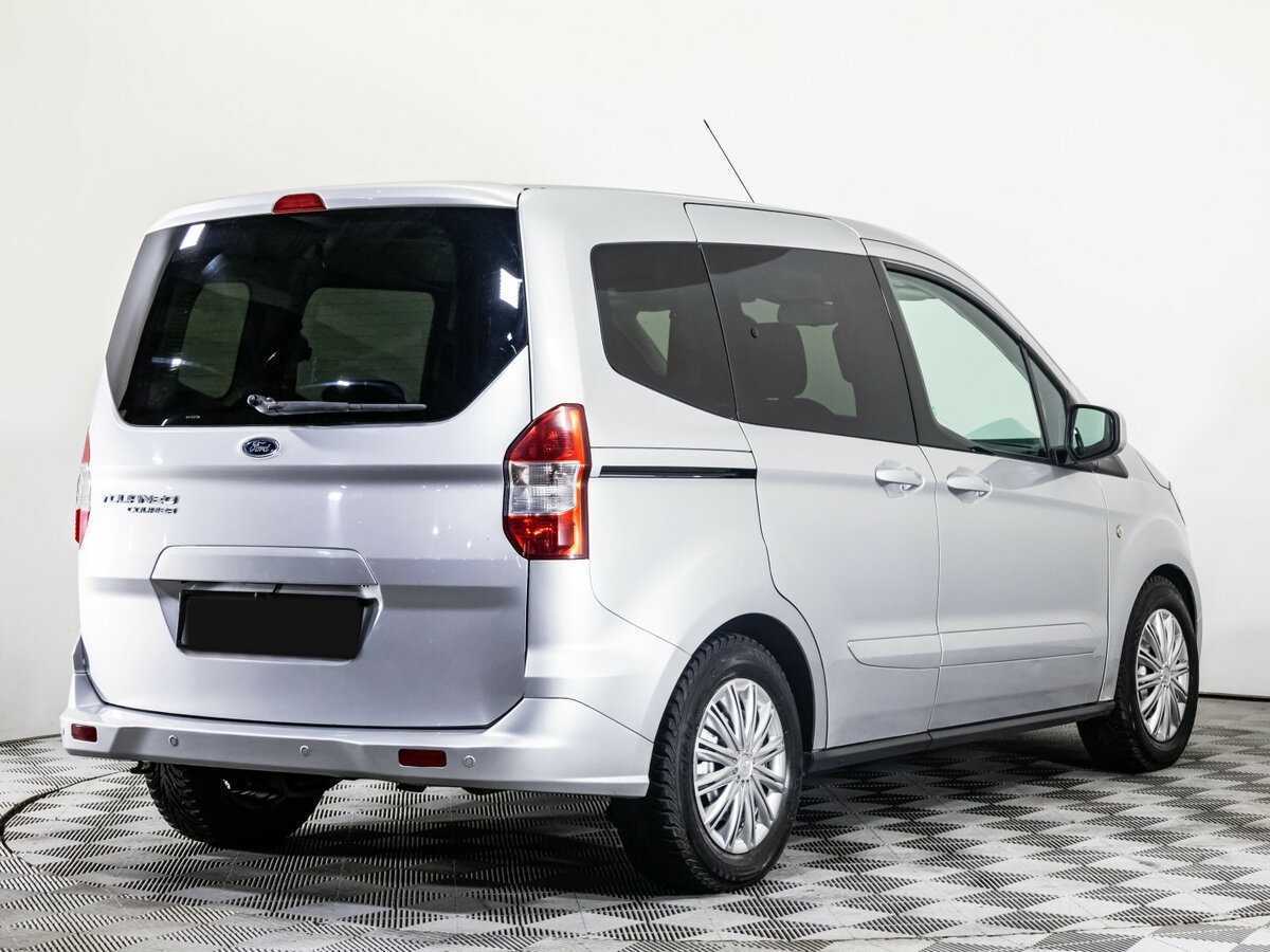 Ford Tourneo Courier с пробегом — 2017 год. Фото: #3