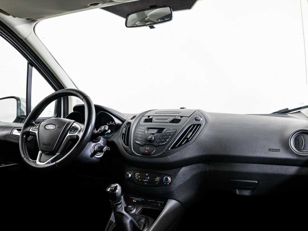 Ford Tourneo Courier с пробегом — 2017 год. Фото: #6