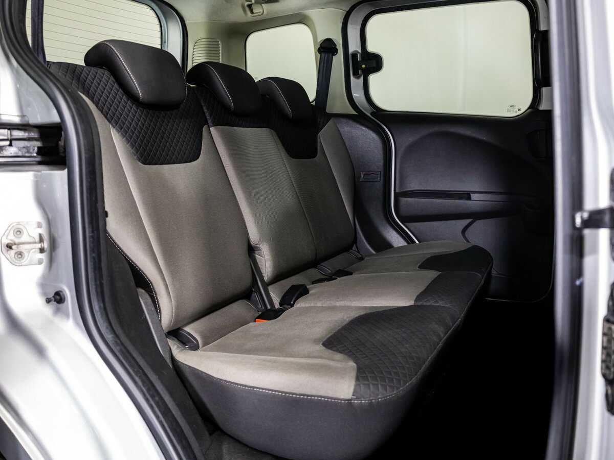 Ford Tourneo Courier с пробегом — 2017 год. Фото: #8