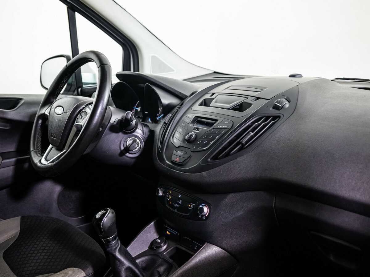 Ford Tourneo Courier с пробегом — 2017 год. Фото: #16