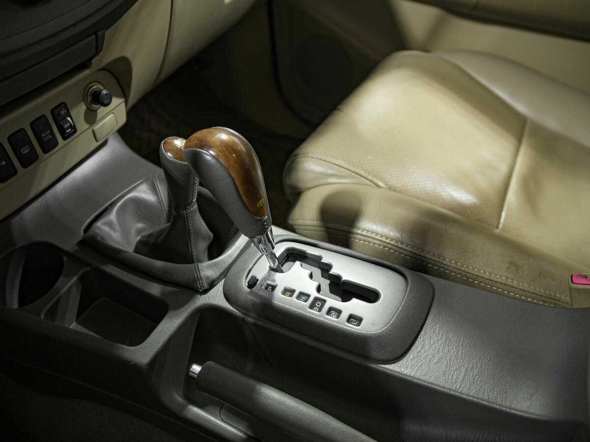 Toyota Fortuner с пробегом — 2012 год. Фото: #9