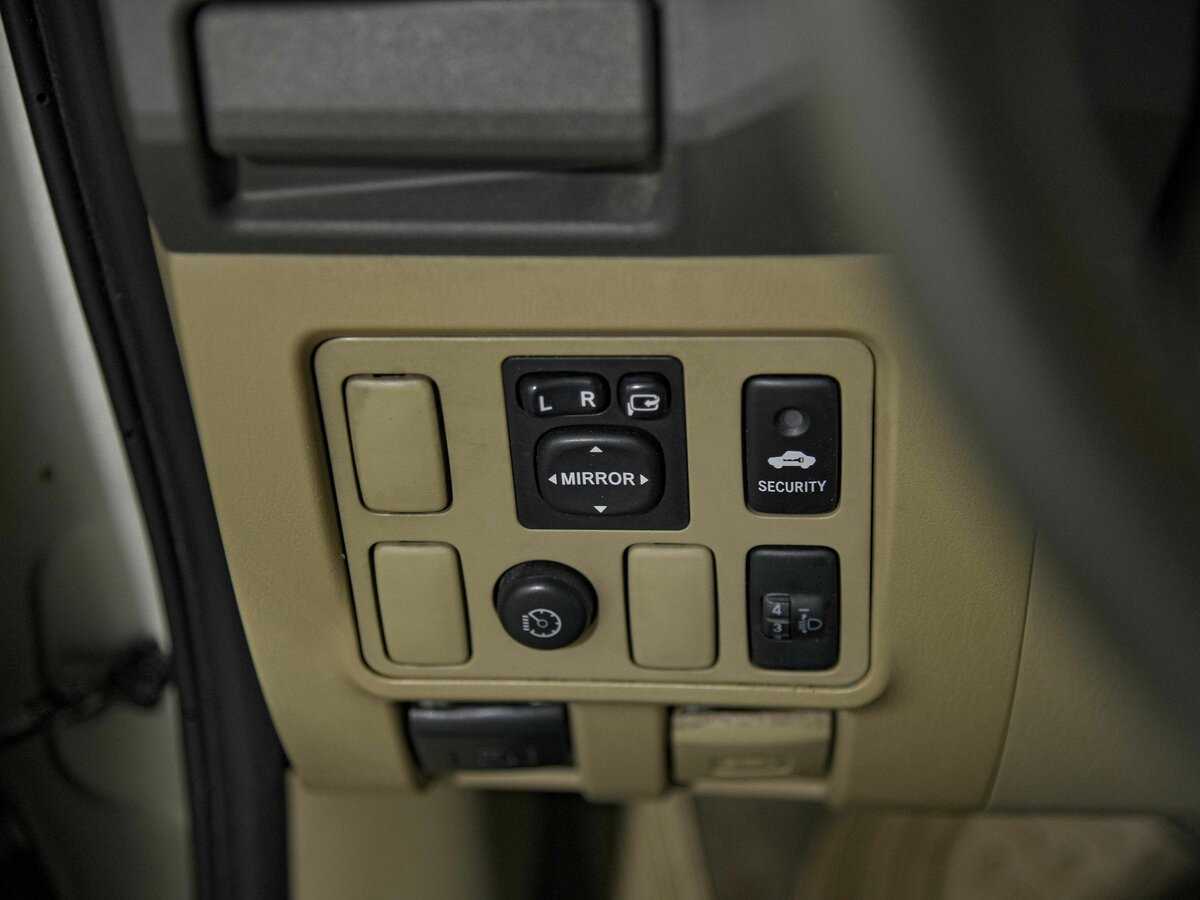 Toyota Fortuner с пробегом — 2012 год. Фото: #11