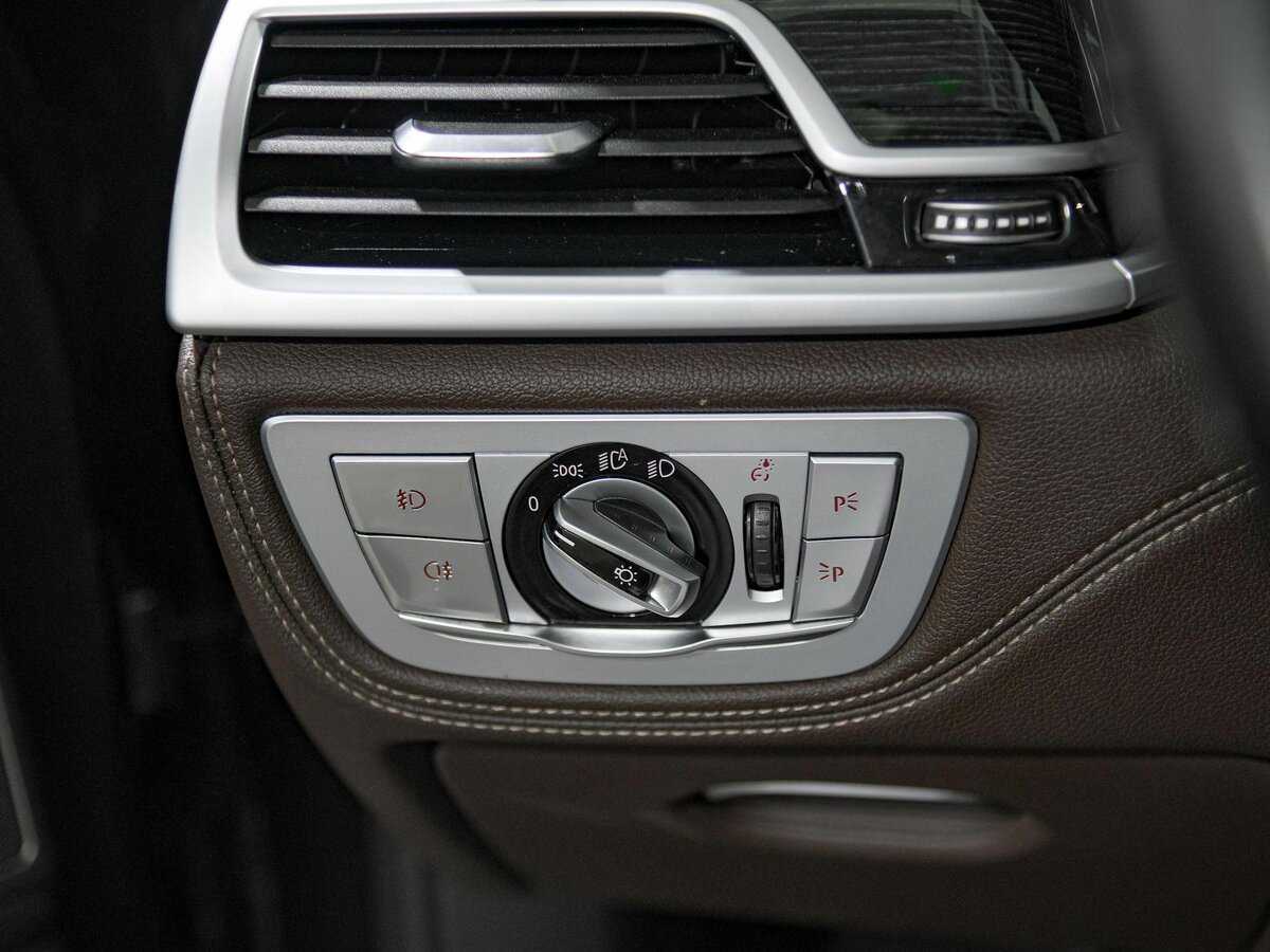 BMW 7 серии с пробегом — 2018 год. Фото: #12