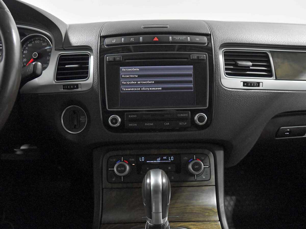 Volkswagen Touareg с пробегом — 2016 год. Фото: #9