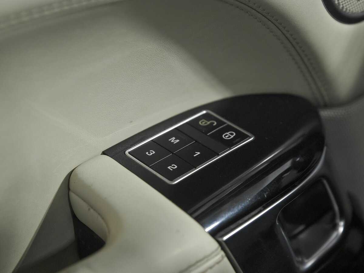 Land Rover Range Rover с пробегом — 2014 год. Фото: #16