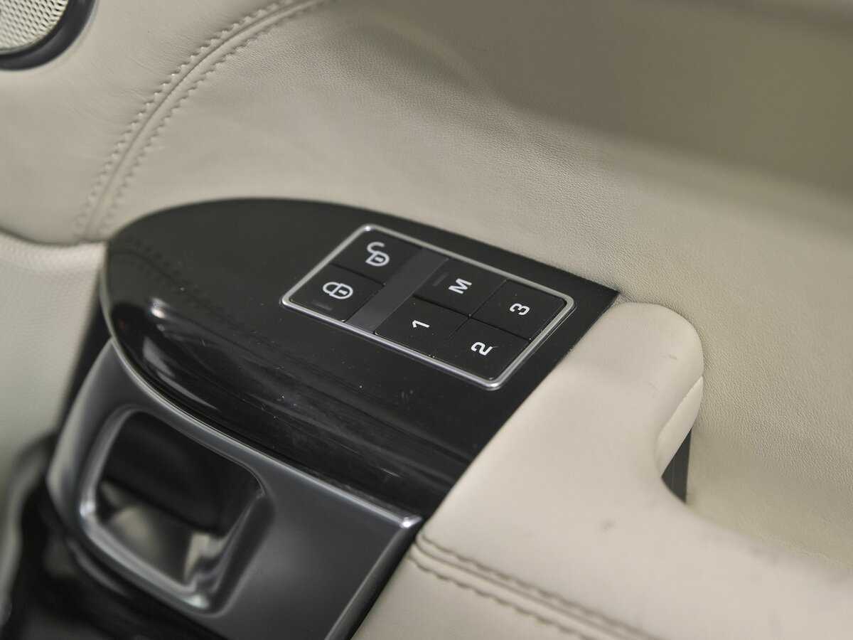 Land Rover Range Rover с пробегом — 2014 год. Фото: #25