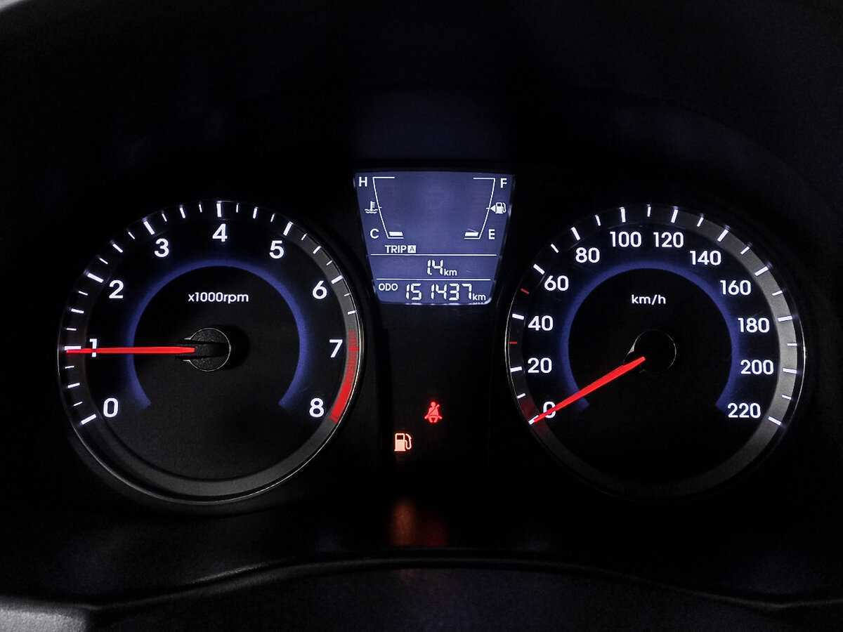 Hyundai Solaris с пробегом — 2014 год. Фото: #9