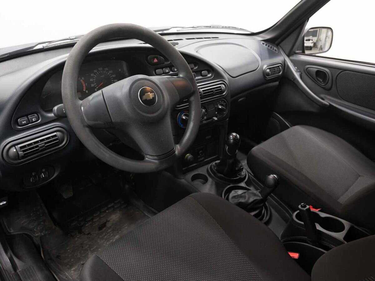 Chevrolet Niva с пробегом — 2012 год. Фото: #7