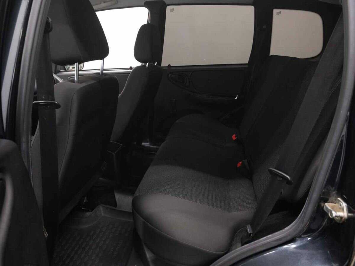 Chevrolet Niva с пробегом — 2012 год. Фото: #9