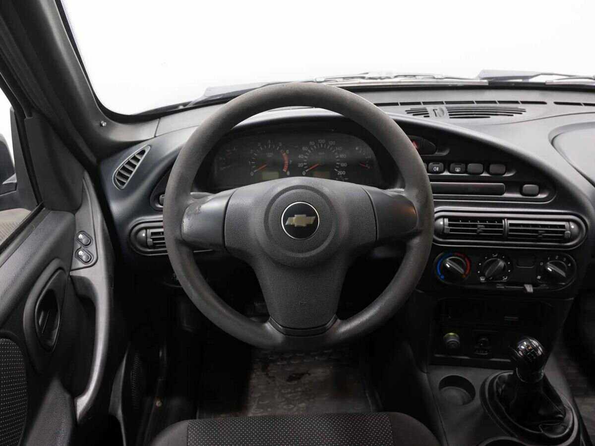 Chevrolet Niva с пробегом — 2012 год. Фото: #14