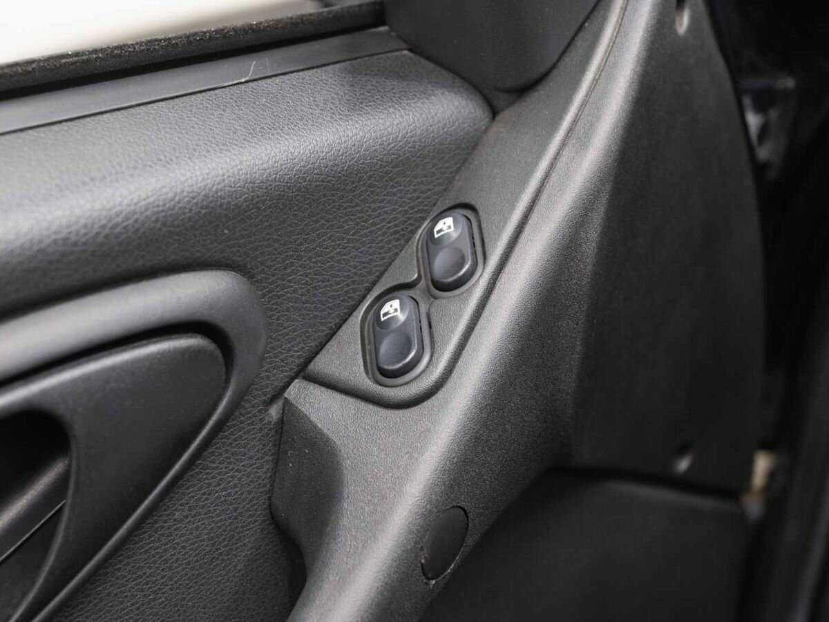 Chevrolet Niva с пробегом — 2012 год. Фото: #16