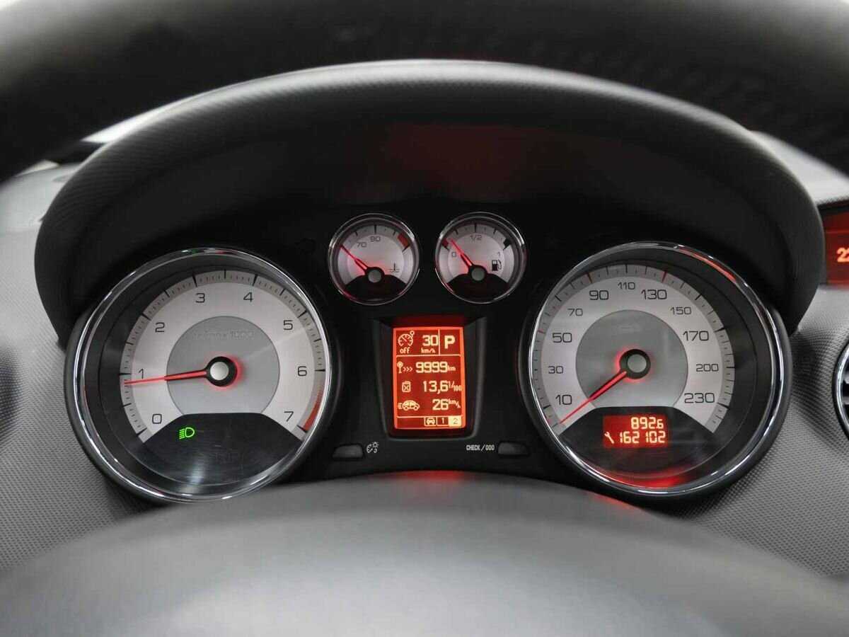 Peugeot 308 с пробегом — 2008 год. Фото: #13