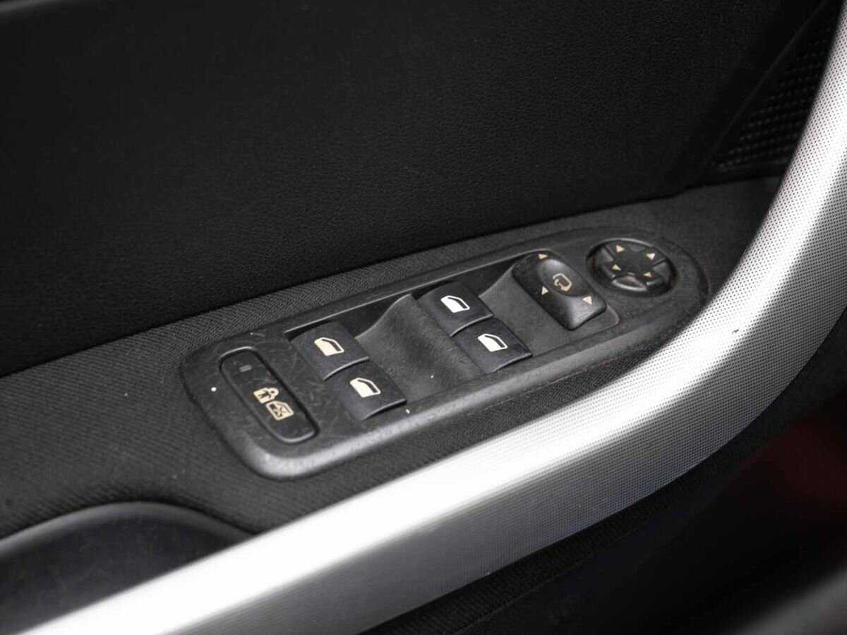 Peugeot 308 с пробегом — 2008 год. Фото: #14