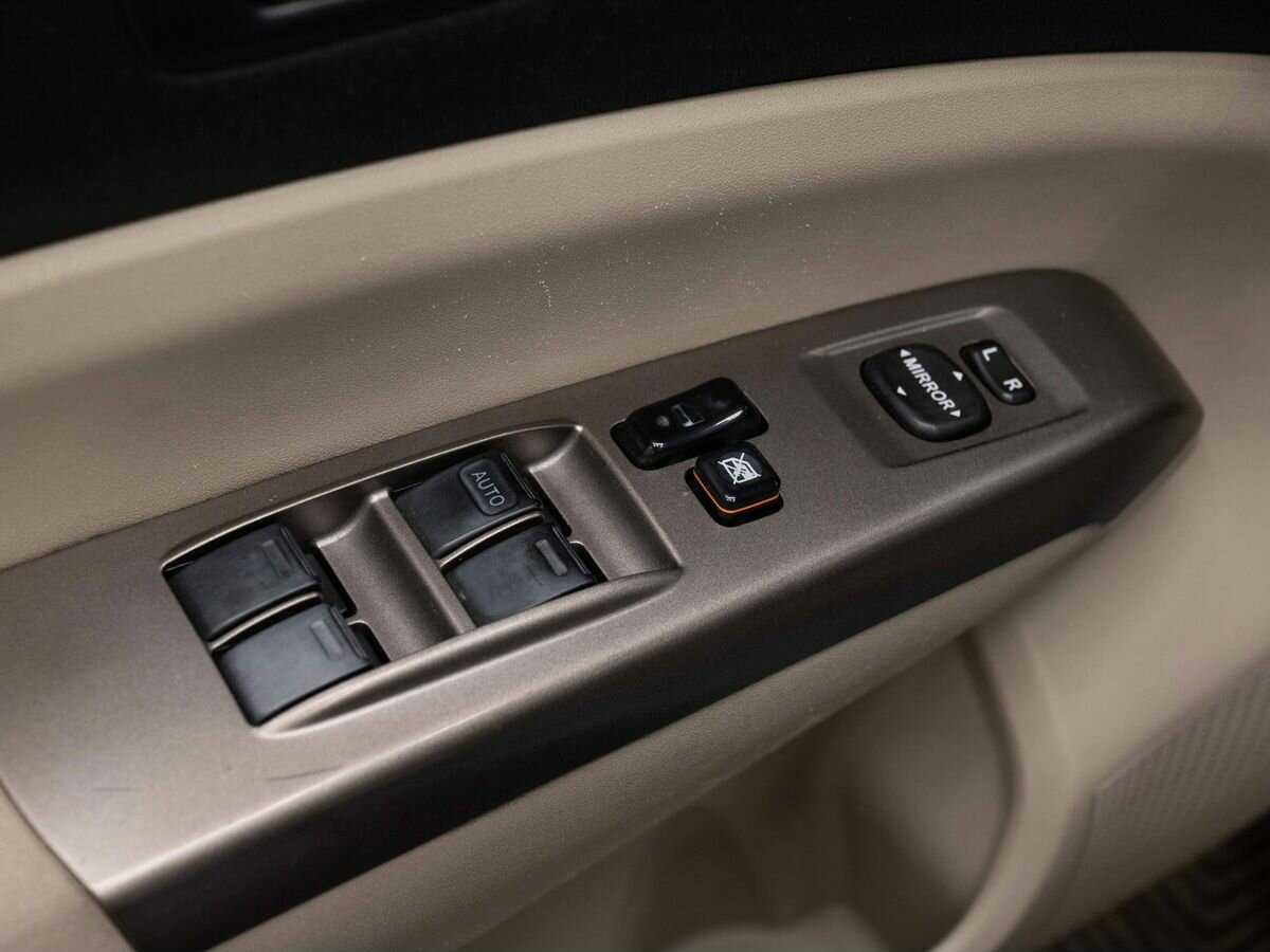 Toyota Prius с пробегом — 2008 год. Фото: #12