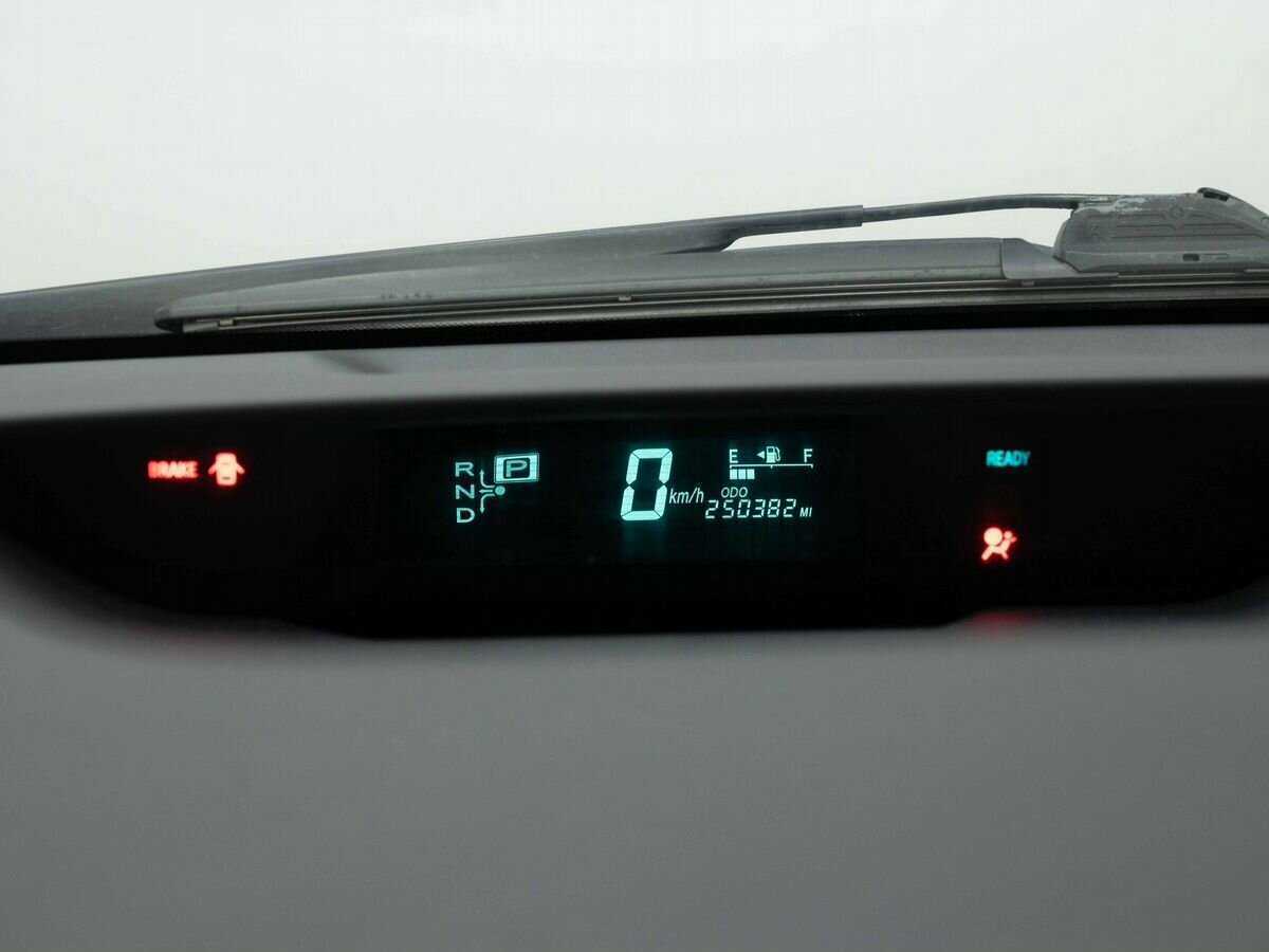 Toyota Prius с пробегом — 2008 год. Фото: #16
