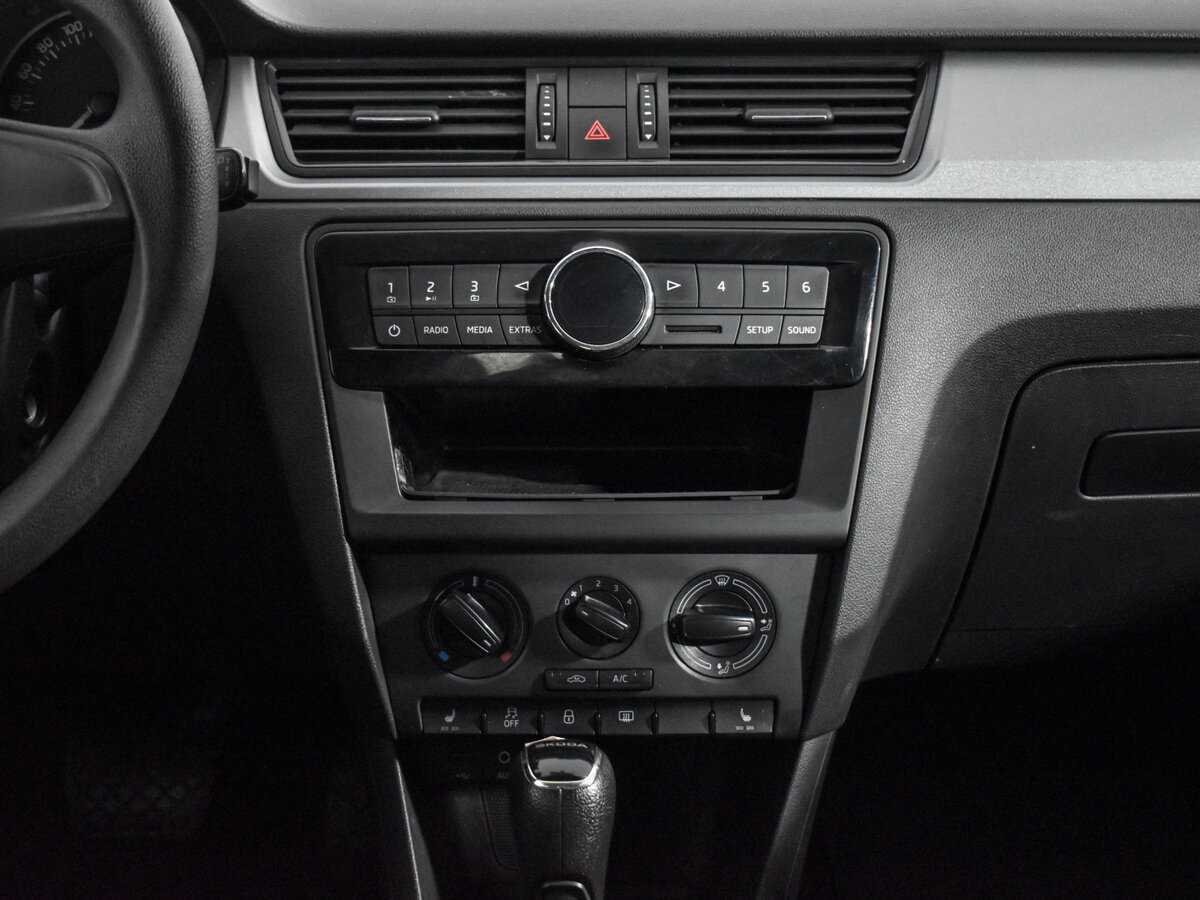 Skoda Rapid с пробегом — 2017 год. Фото: #11