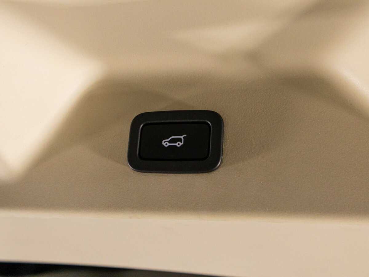 Land Rover Range Rover с пробегом — 2018 год. Фото: #16