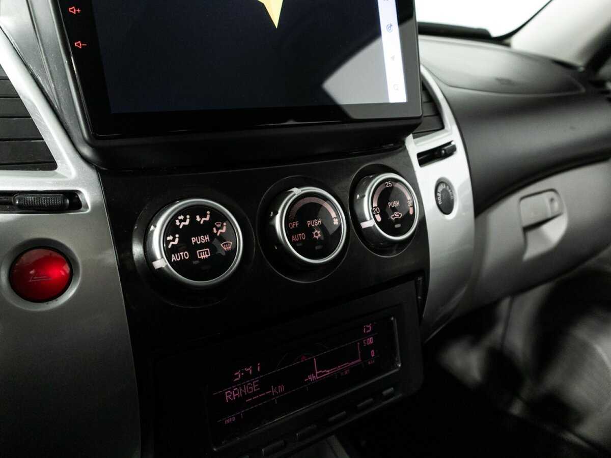 Mitsubishi Pajero Sport с пробегом — 2013 год. Фото: #15