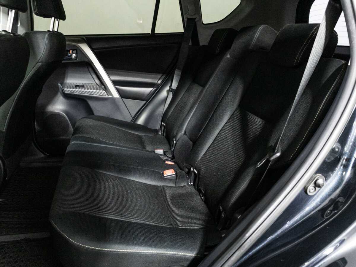 Toyota RAV4 с пробегом — 2014 год. Фото: #9