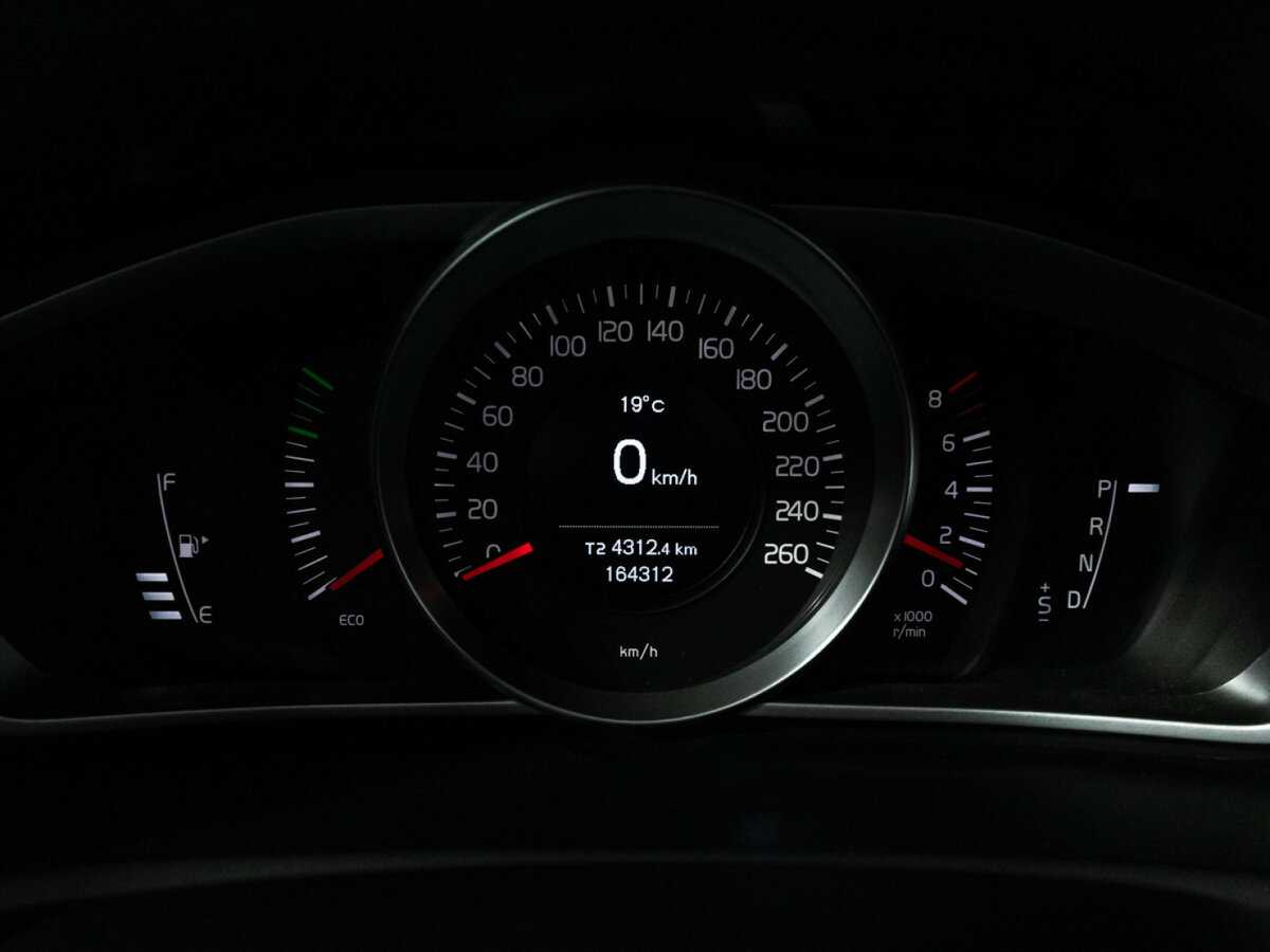 Volvo V40 Cross Country с пробегом — 2014 год. Фото: #11