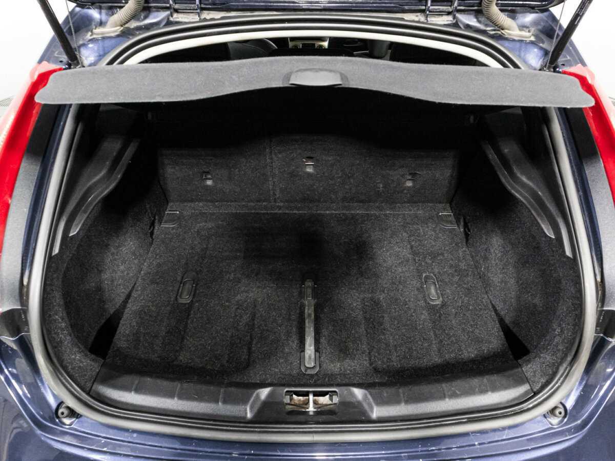 Volvo V40 Cross Country с пробегом — 2014 год. Фото: #14