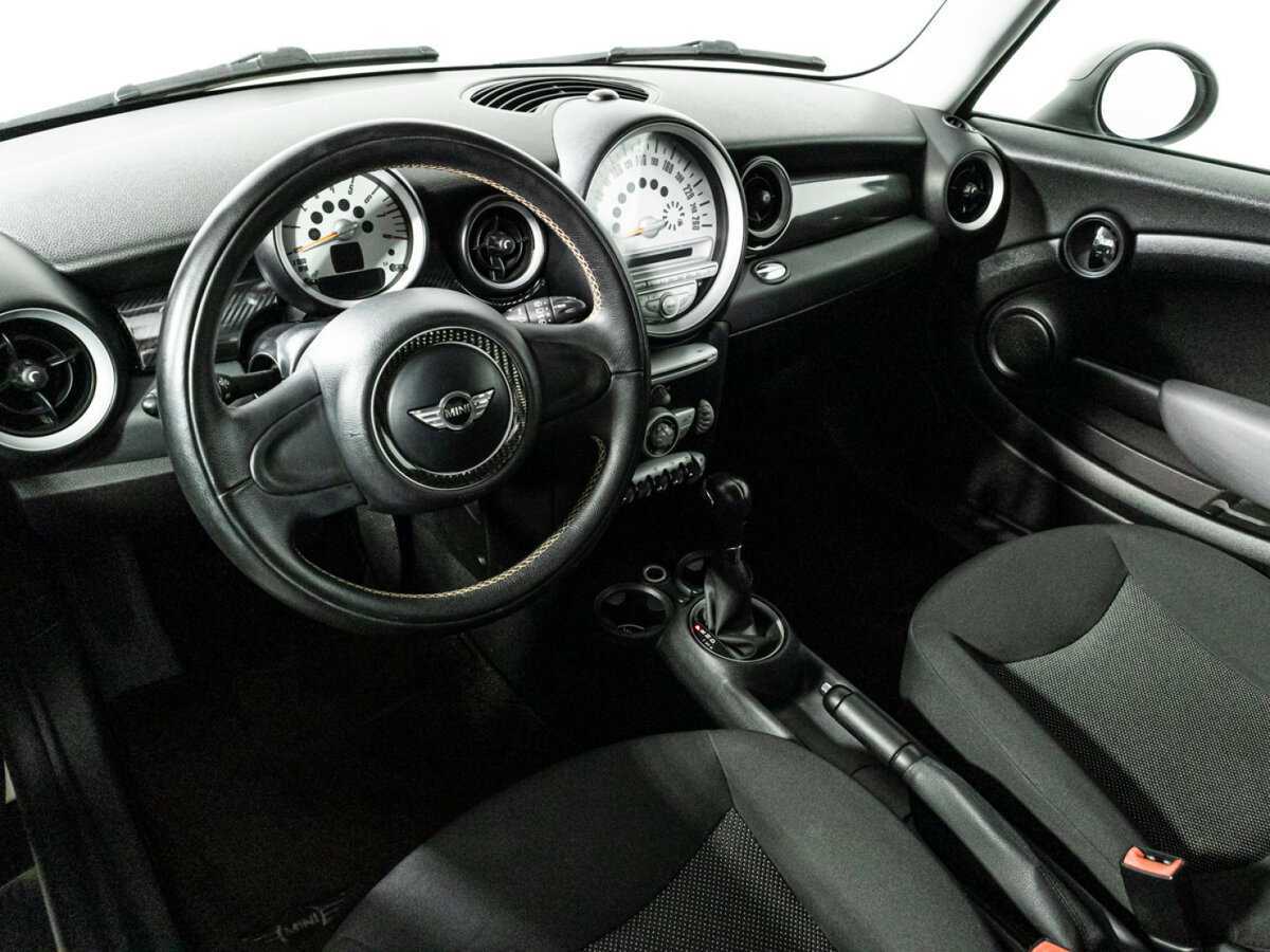 Mini Hatch с пробегом — 2010 год. Фото: #10