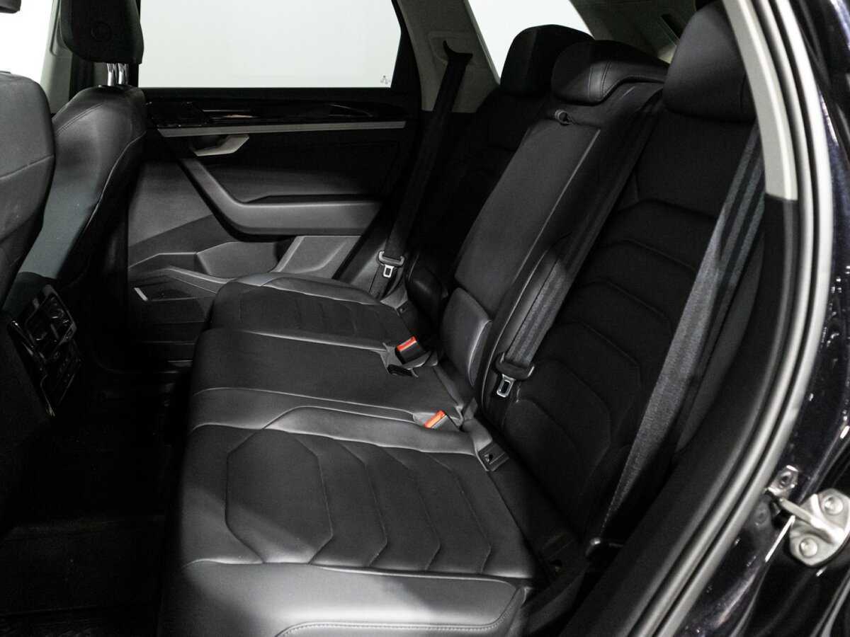 Volkswagen Touareg с пробегом — 2019 год. Фото: #8
