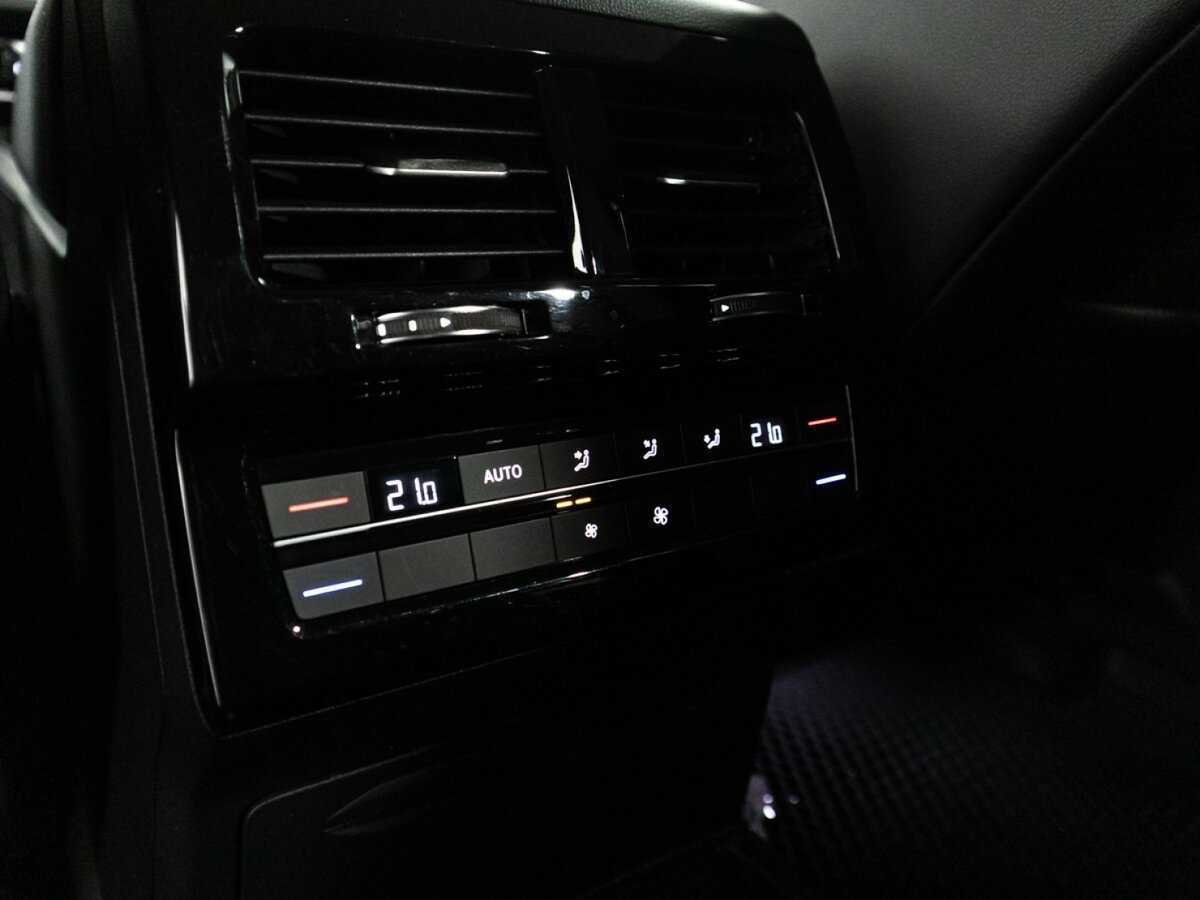 Volkswagen Touareg с пробегом — 2019 год. Фото: #17