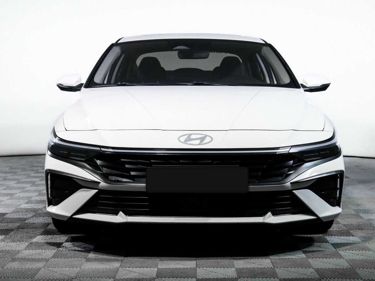 Hyundai Elantra с пробегом — 2023 год. Фото: #1