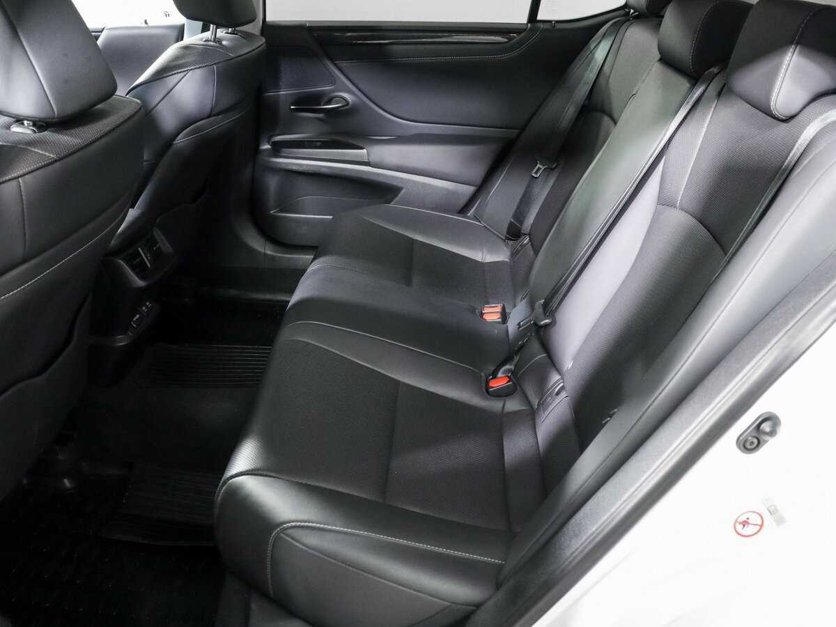 Lexus ES с пробегом — 2019 год. Фото: #6