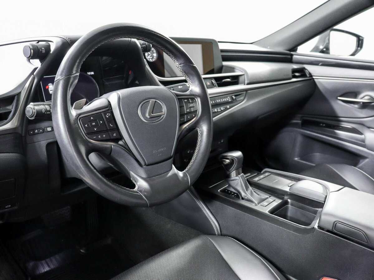 Lexus ES с пробегом — 2019 год. Фото: #10