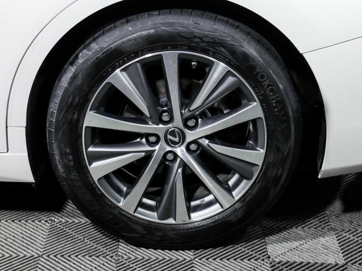 Lexus ES с пробегом — 2019 год. Фото: #11