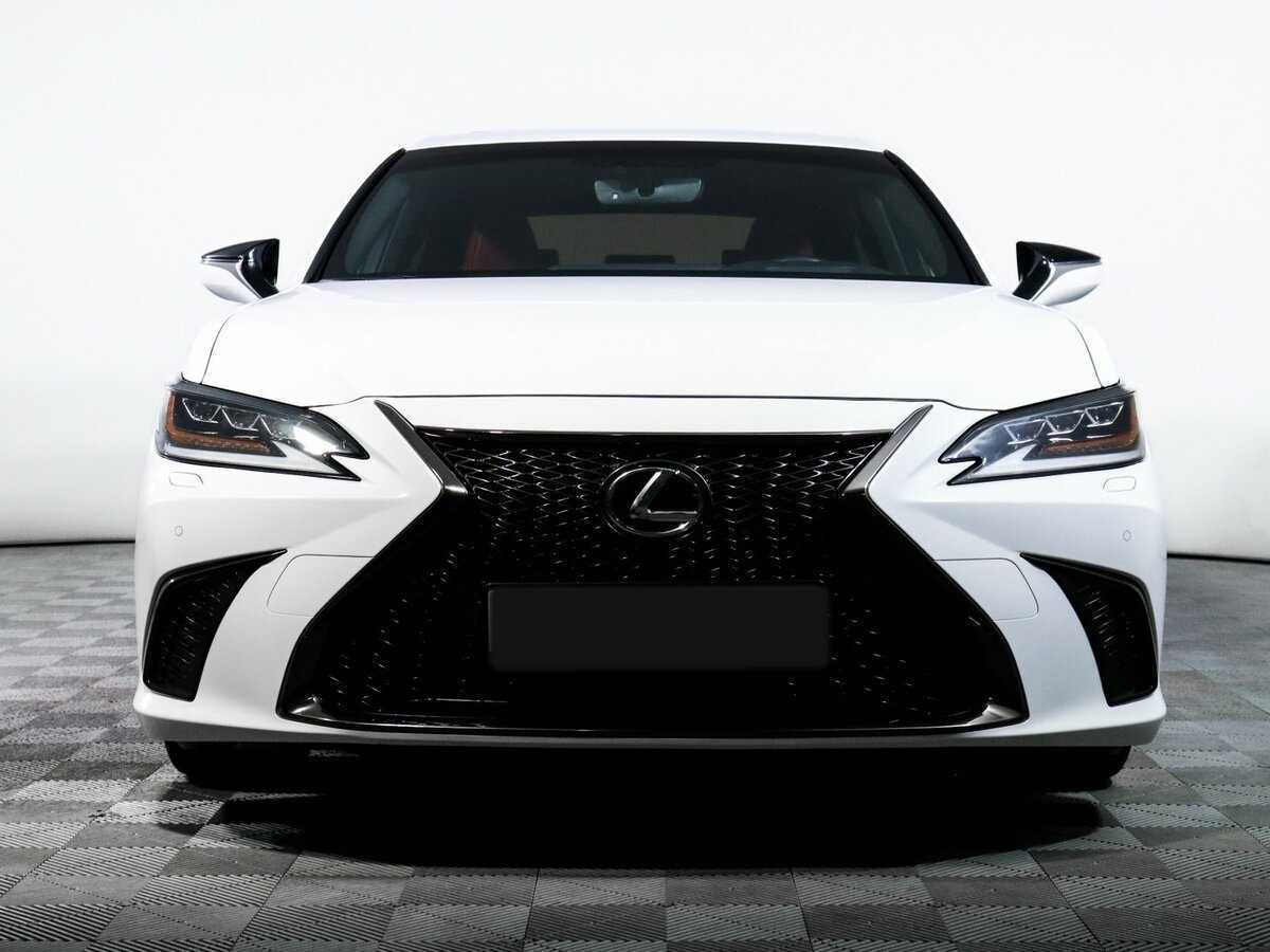 Lexus ES с пробегом — 2018 год. Фото: #1