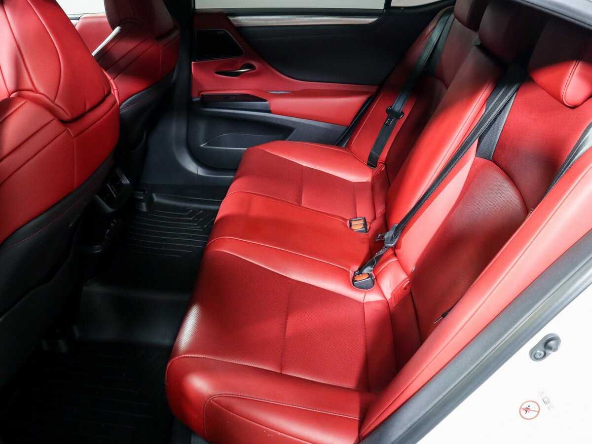 Lexus ES с пробегом — 2018 год. Фото: #6